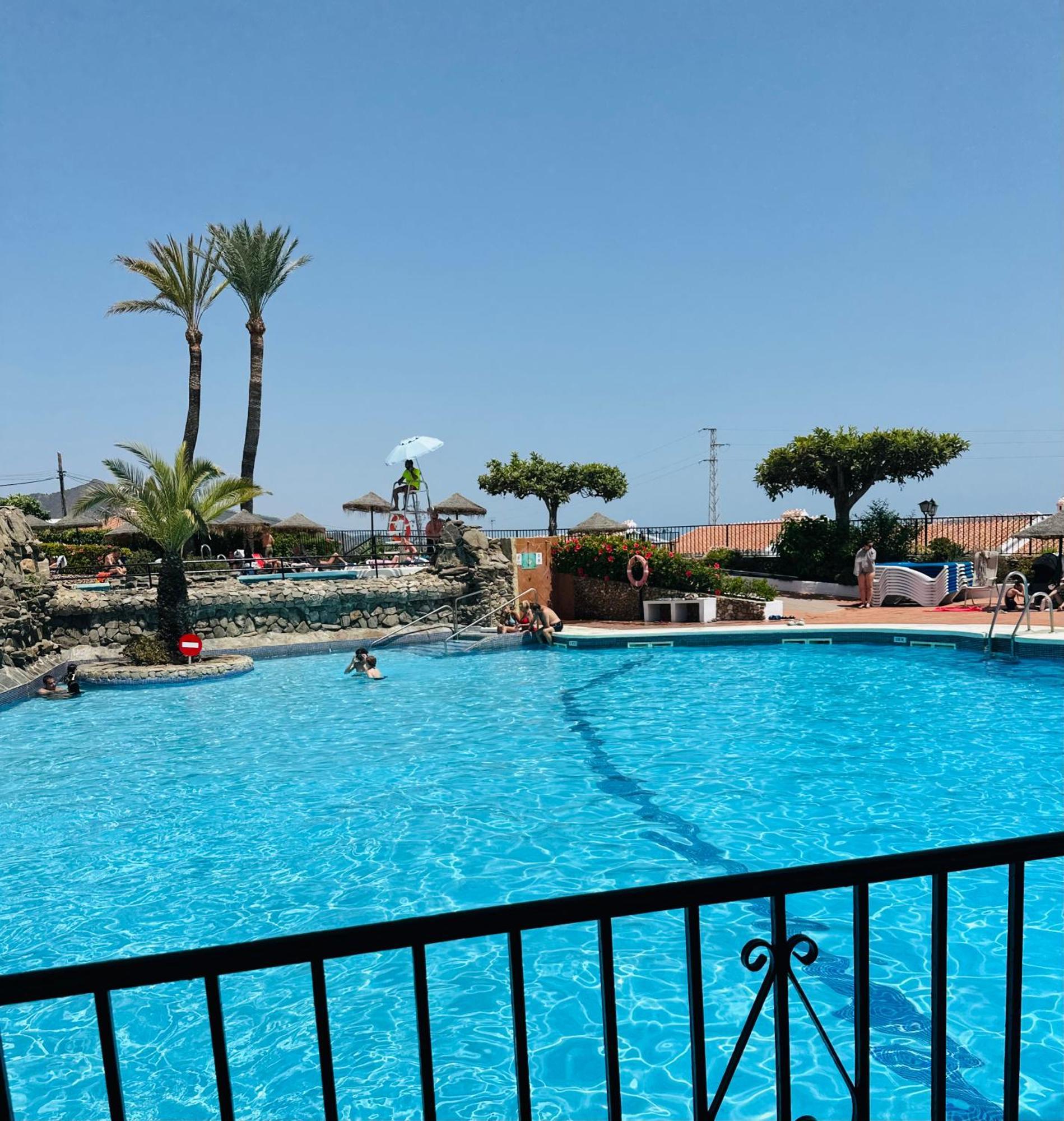 Right By The Pool Area In Capistrano Village! Nerja Exteriör bild