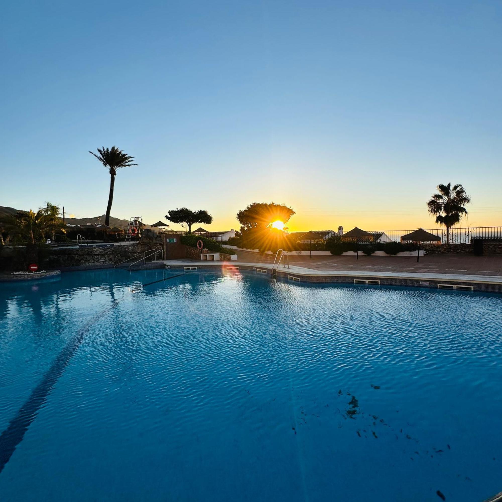 Right By The Pool Area In Capistrano Village! Nerja Exteriör bild