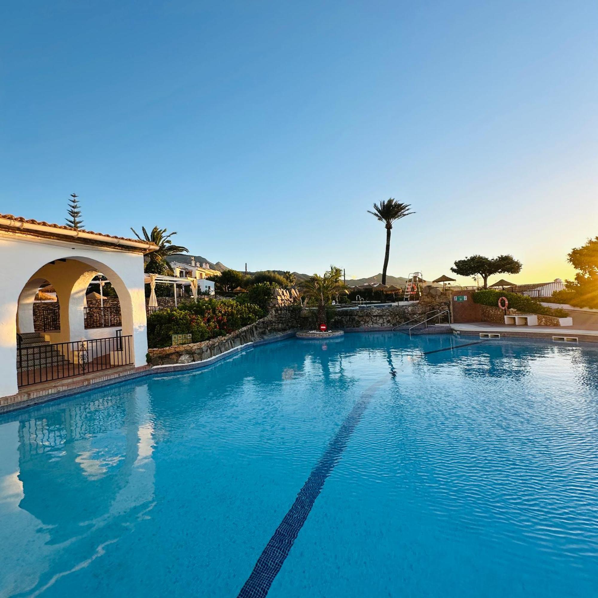 Right By The Pool Area In Capistrano Village! Nerja Exteriör bild